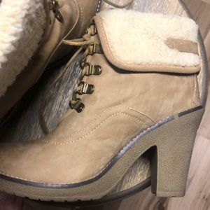 BUCCO SHERPA LINED BOOT Size 9. Buckle on the back for cuteness. 3” Cuff